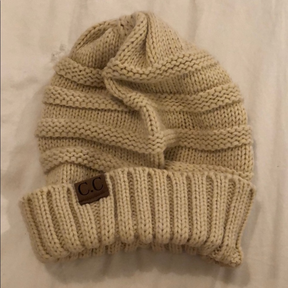 Women’s Cream Knit Beanie